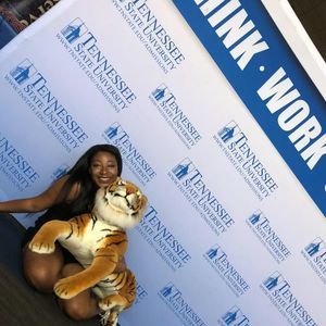 Meet your Posher, Mayora celeste